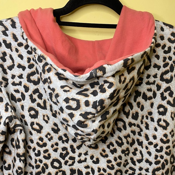 Ampersand Avenue Sweatshirt Size Small Grey Leopard Hooded Full Zip NWT - Picture 8 of 10